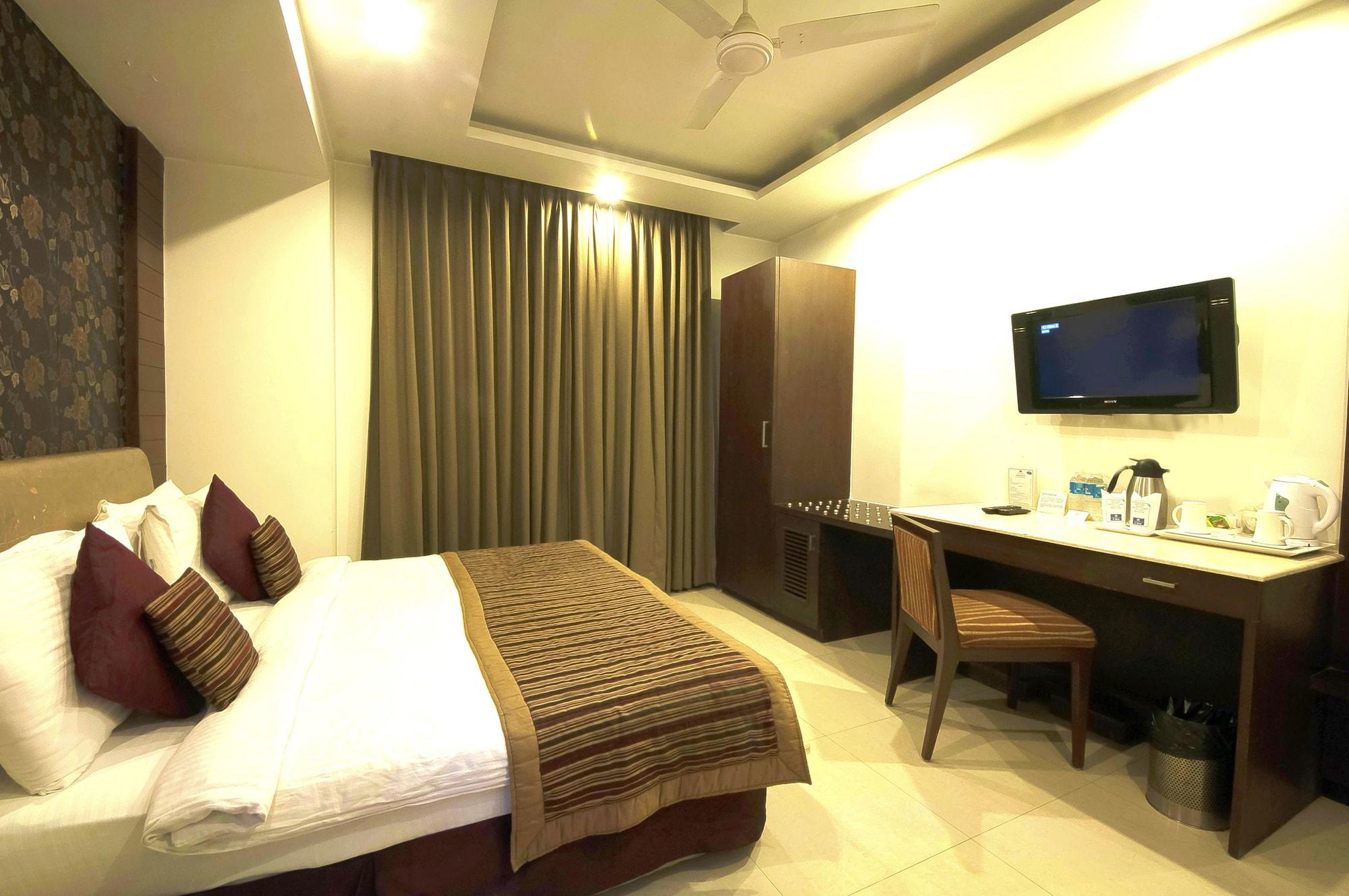 Hotel Le Roi Near New Delhi Railway Station Екстериор снимка
