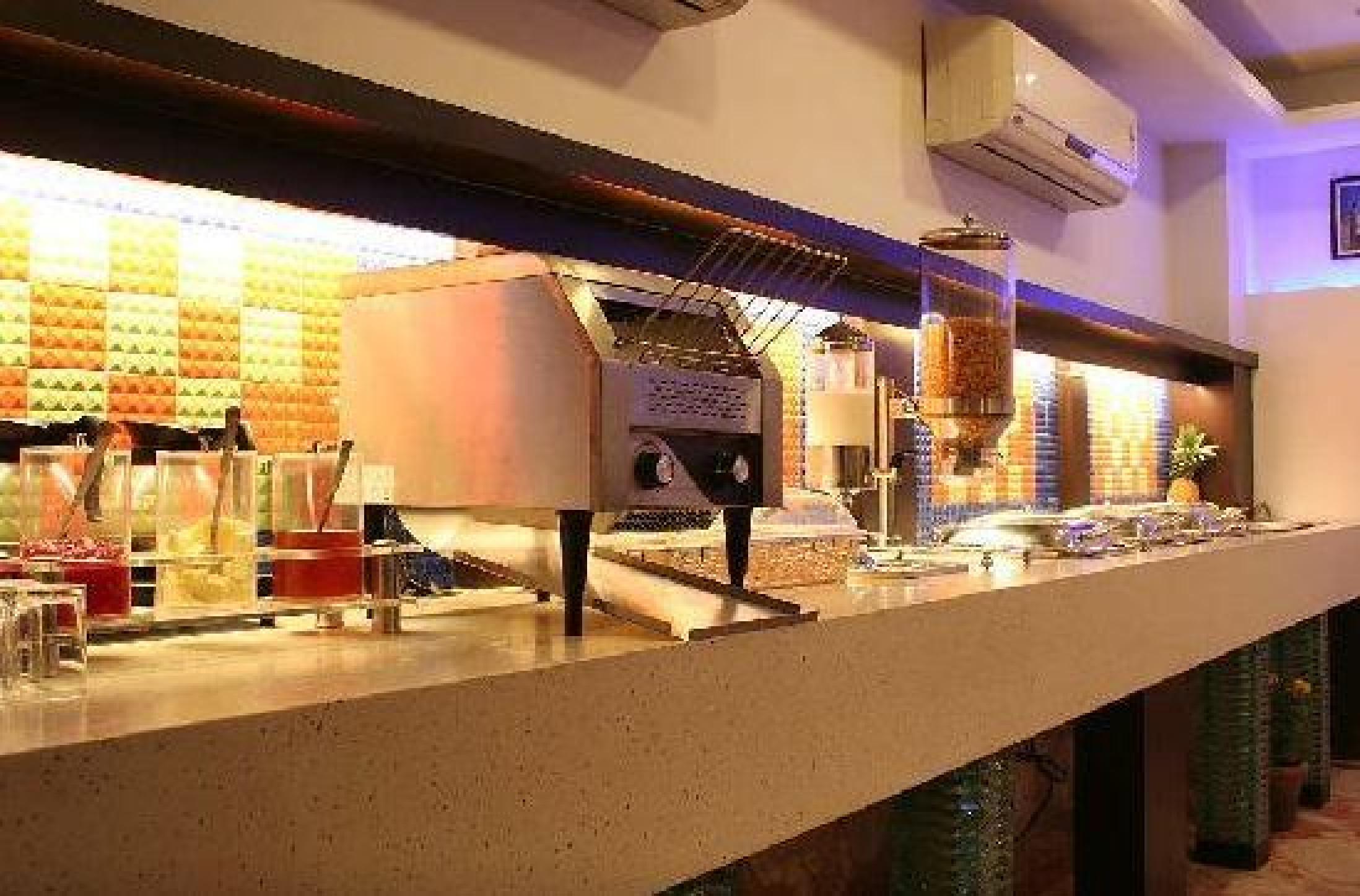 Hotel Le Roi Near New Delhi Railway Station Екстериор снимка