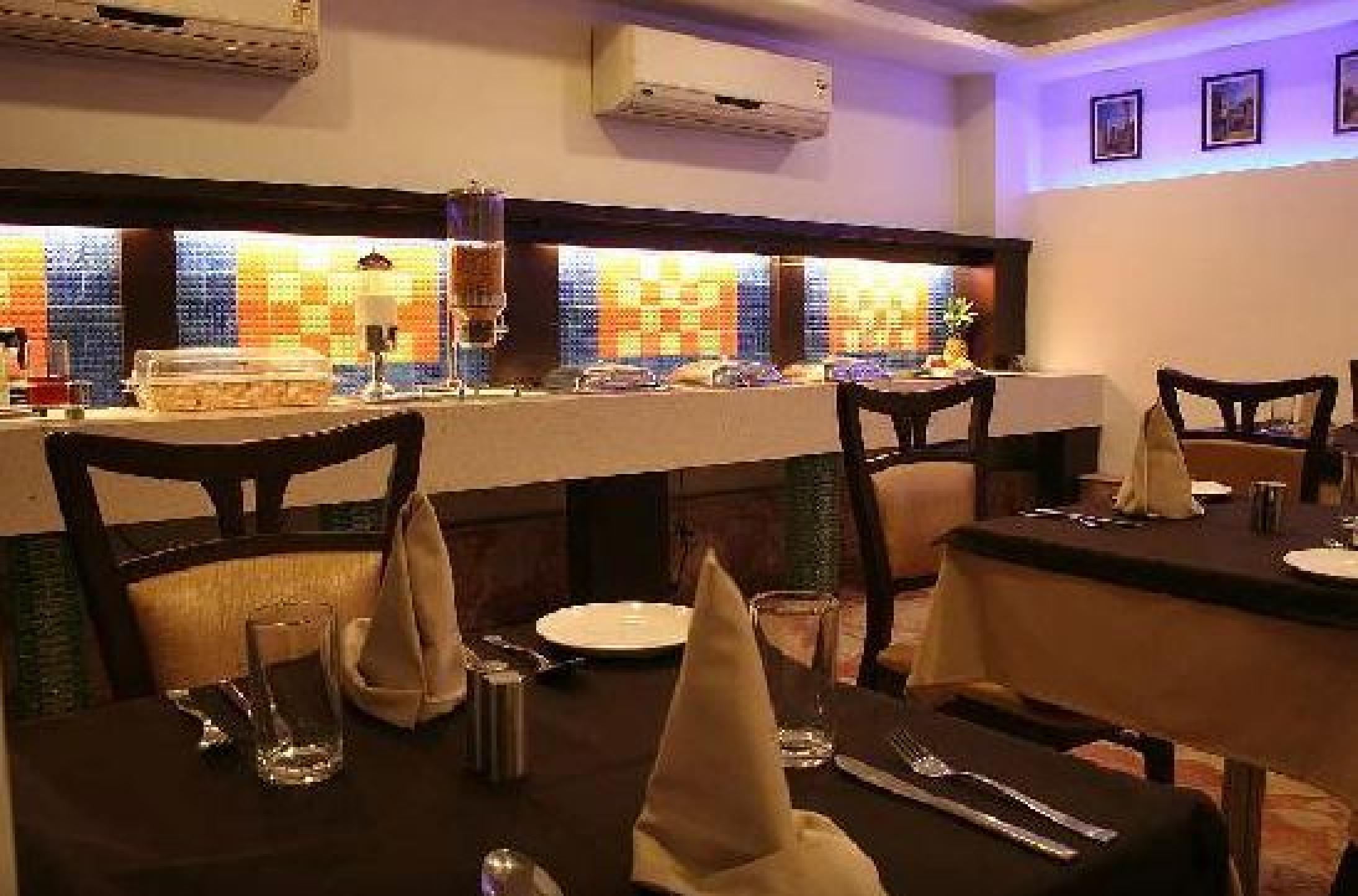Hotel Le Roi Near New Delhi Railway Station Екстериор снимка