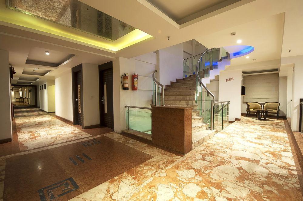 Hotel Le Roi Near New Delhi Railway Station Екстериор снимка