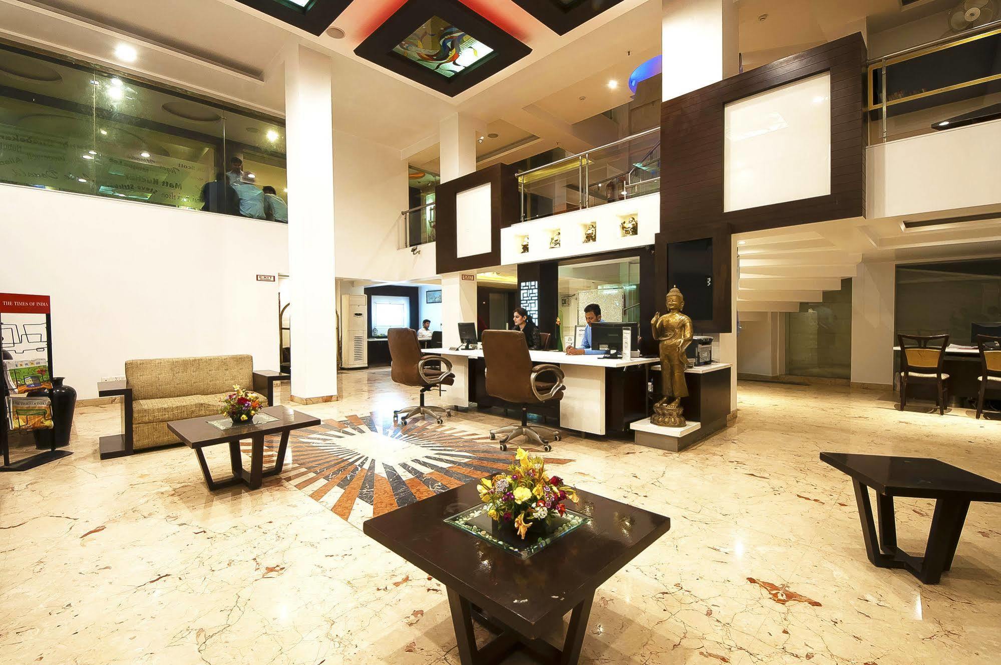 Hotel Le Roi Near New Delhi Railway Station Екстериор снимка