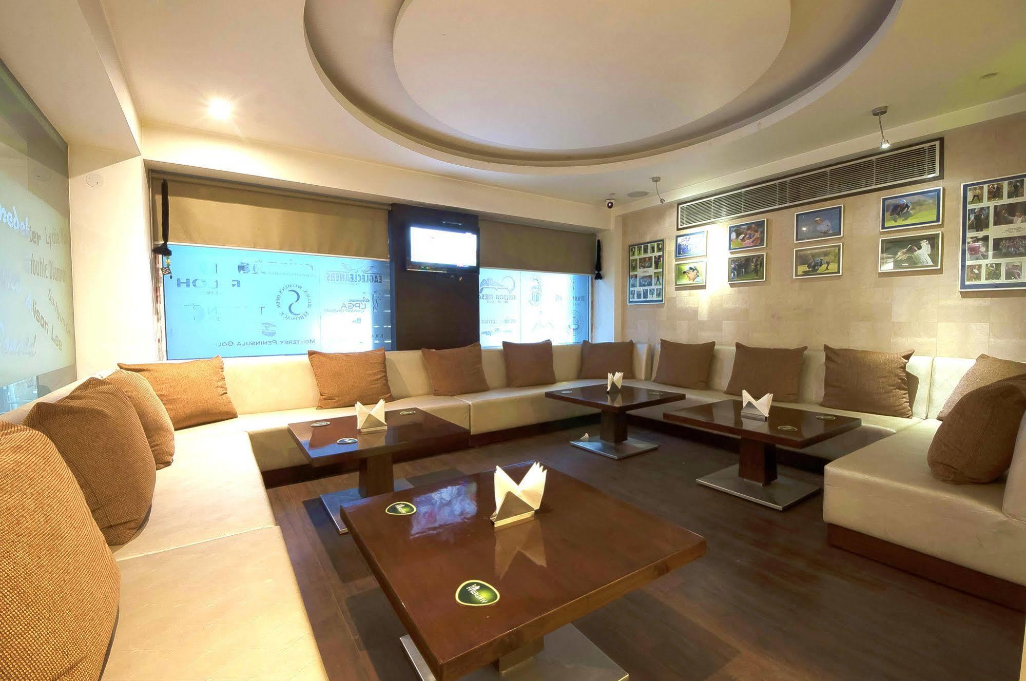 Hotel Le Roi Near New Delhi Railway Station Екстериор снимка