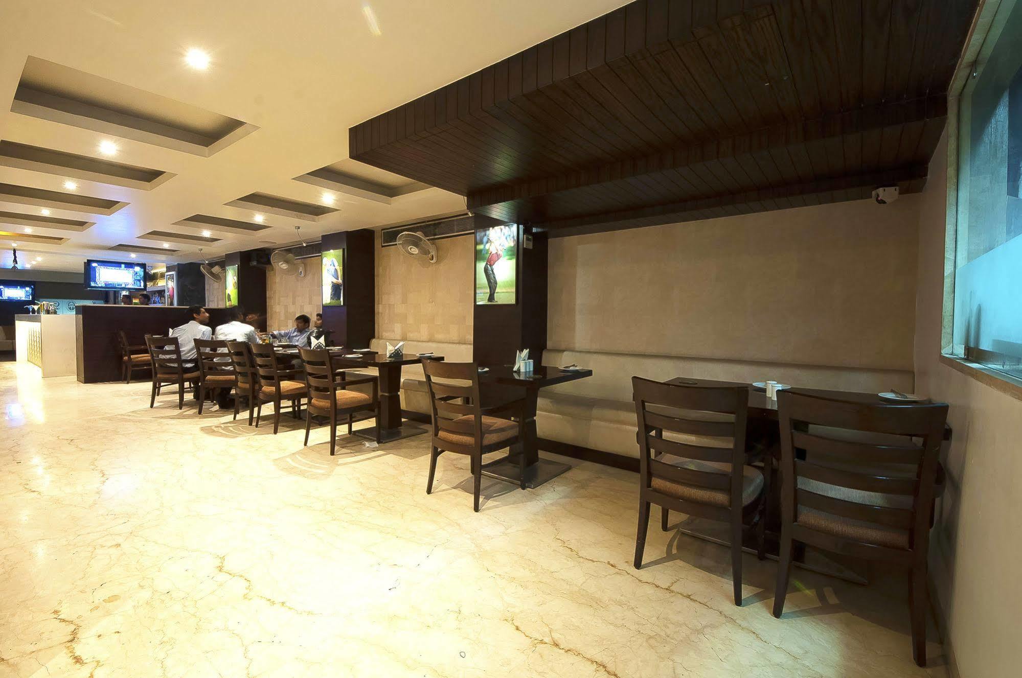 Hotel Le Roi Near New Delhi Railway Station Екстериор снимка