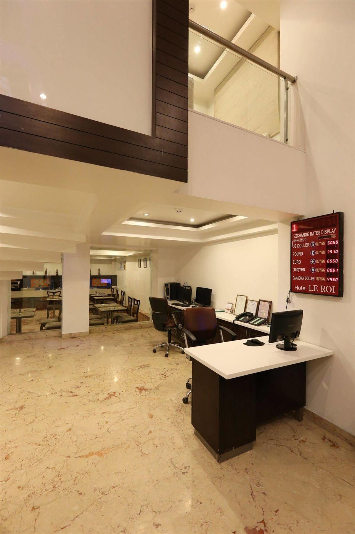 Hotel Le Roi Near New Delhi Railway Station Екстериор снимка