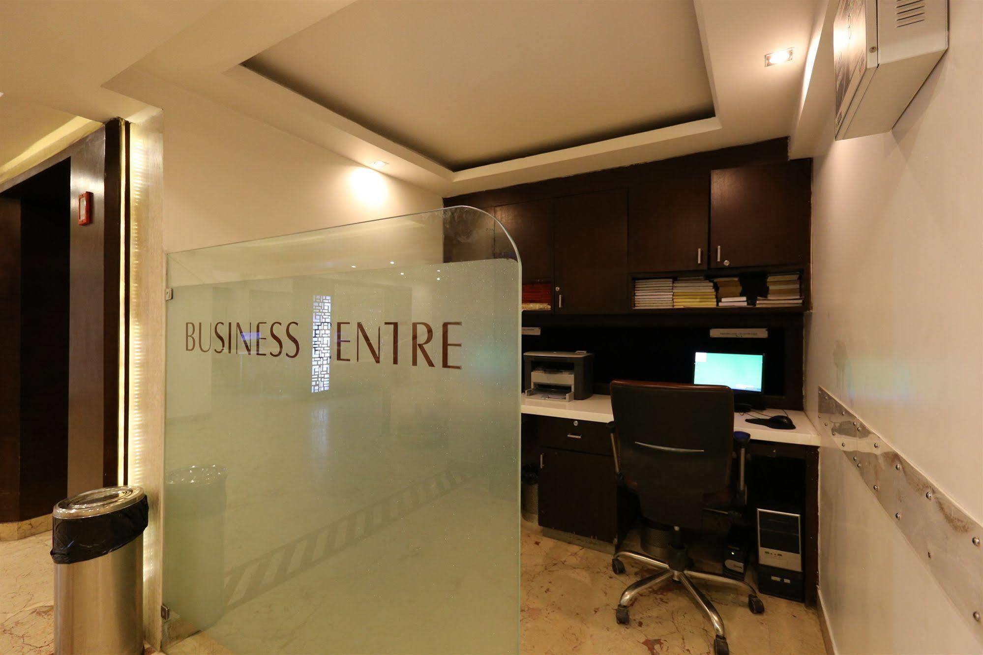 Hotel Le Roi Near New Delhi Railway Station Екстериор снимка