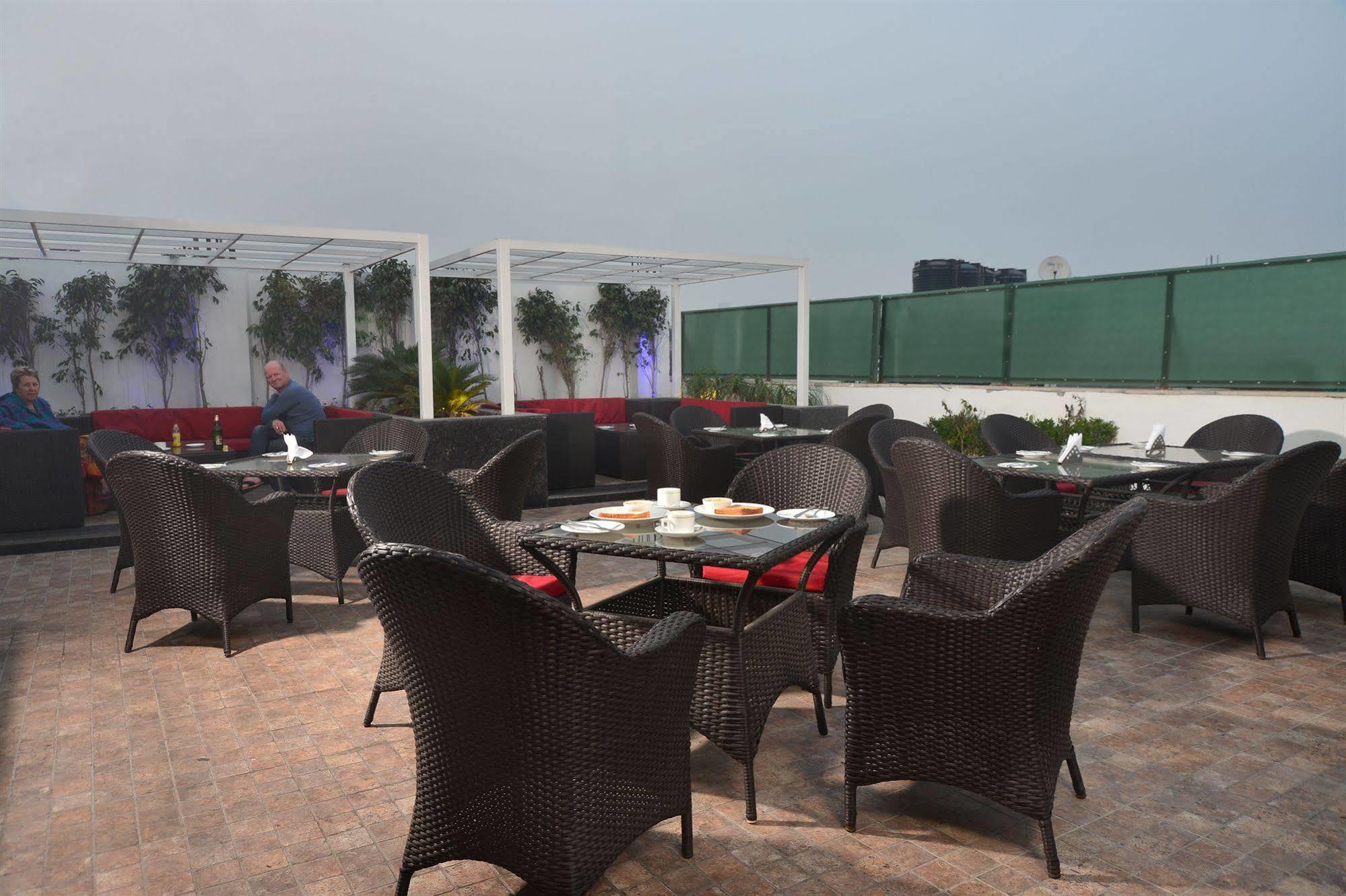Hotel Le Roi Near New Delhi Railway Station Екстериор снимка