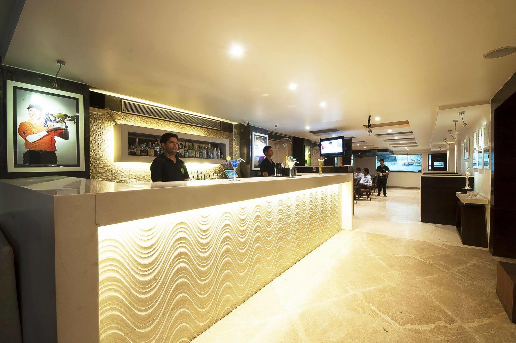 Hotel Le Roi Near New Delhi Railway Station Екстериор снимка