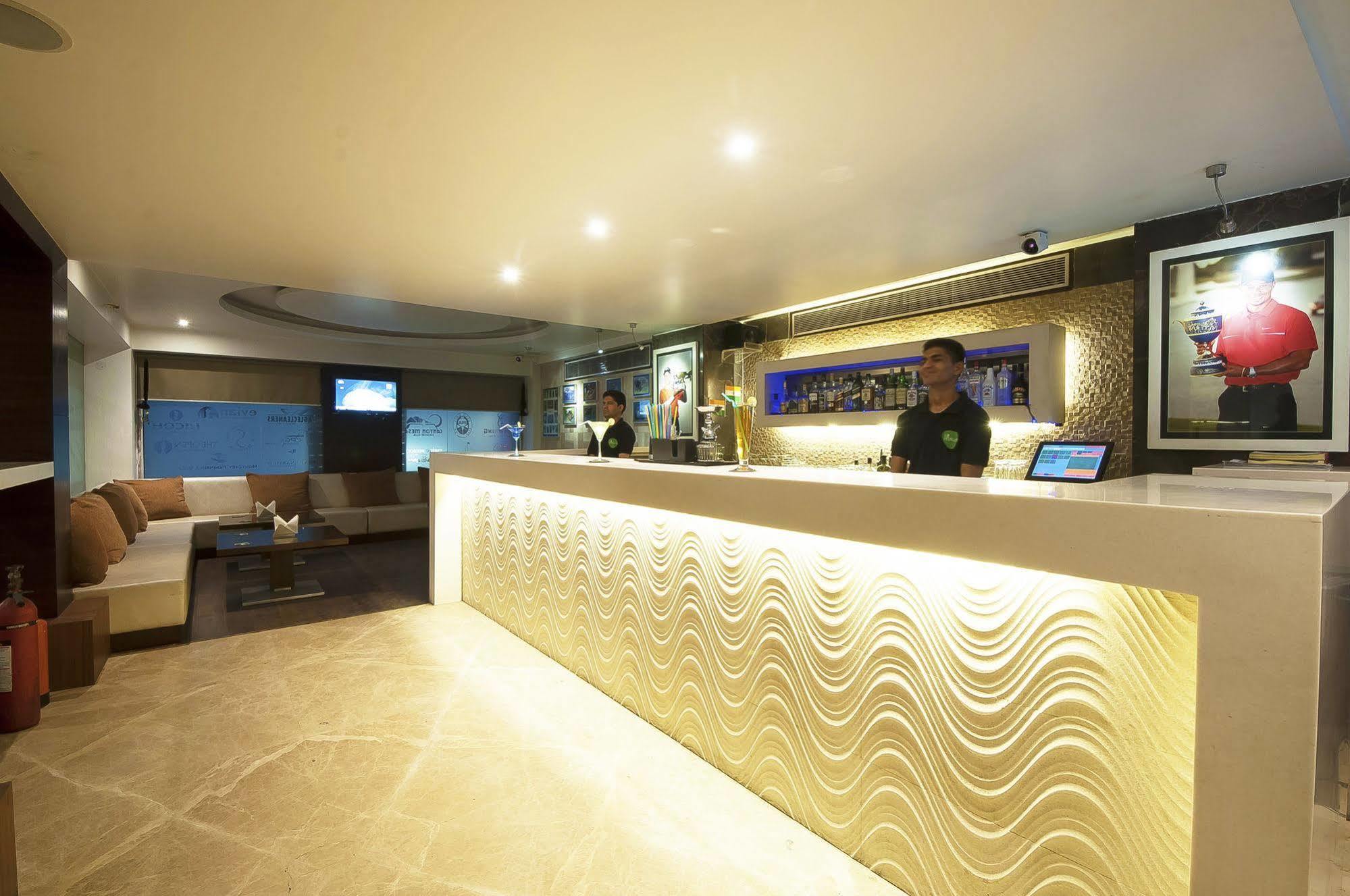Hotel Le Roi Near New Delhi Railway Station Екстериор снимка