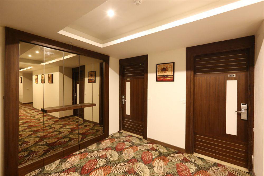 Hotel Le Roi Near New Delhi Railway Station Екстериор снимка